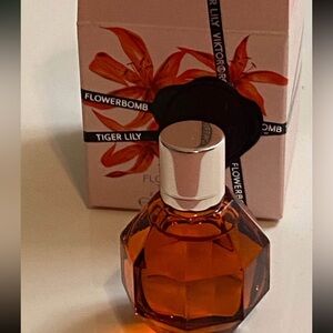 Viktor & Rolf Flowerbomb Tiger Lily